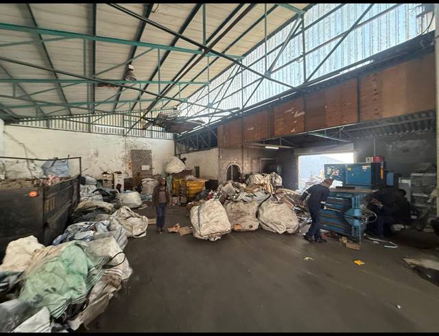 703M² WAREHOUSE TO LET IN STIKLAND